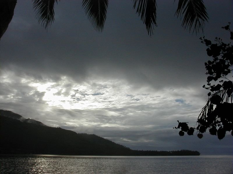 moorea_cookbay_gray.jpg, 60 kB