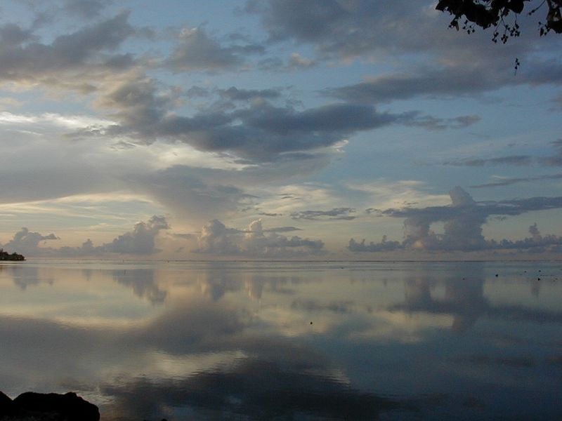 moorea_lagoon_reflection.jpg, 43 kB
