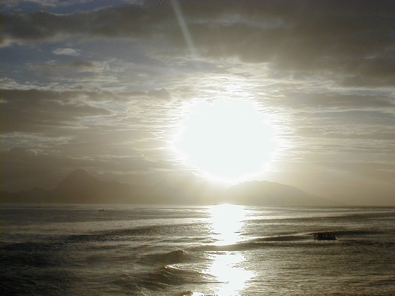 sun_over_moorea.jpg, 67 kB